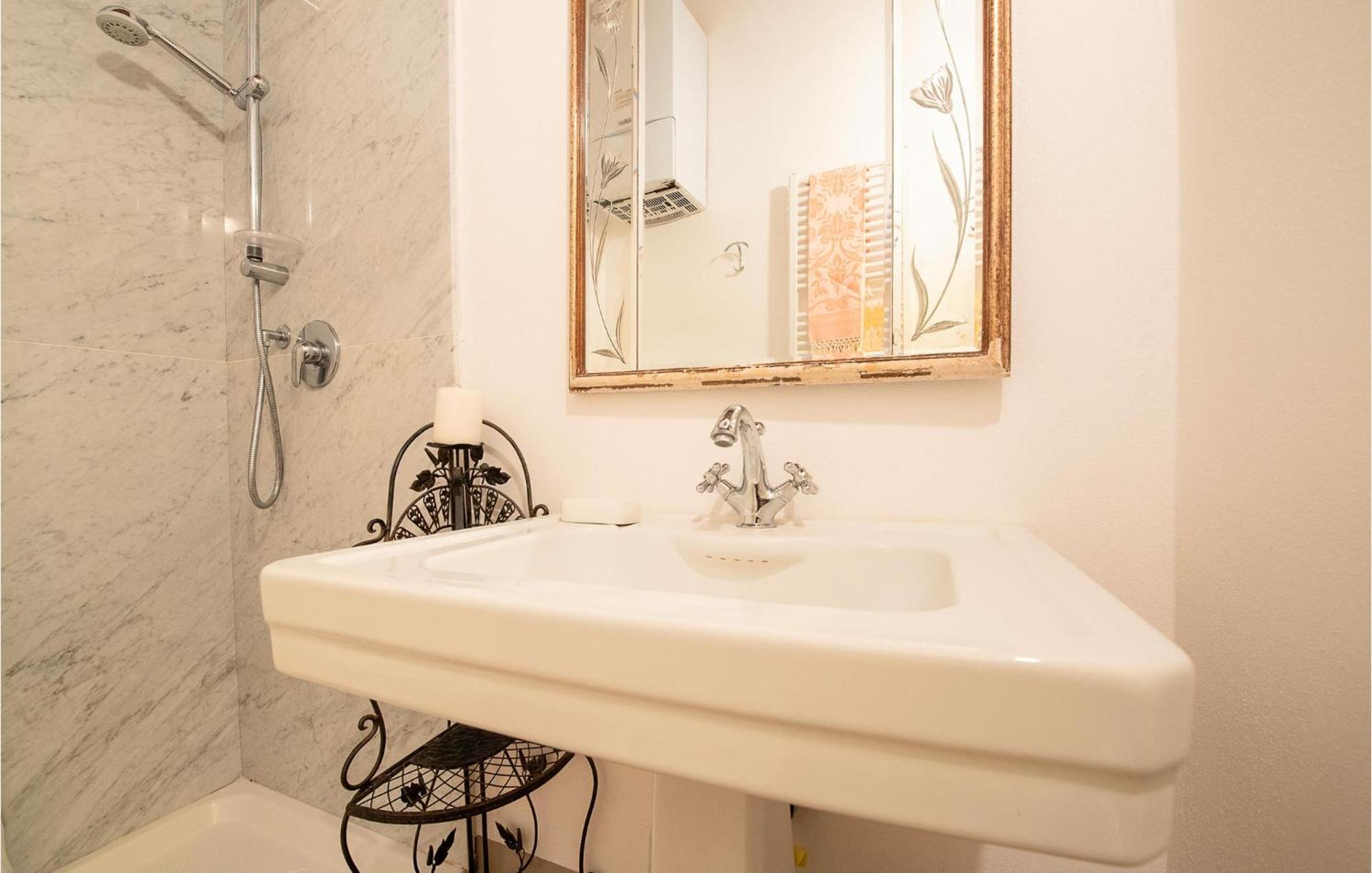 Lovely Apartment In Loc, Scalabrelli With Wifi Catabbio Eksteriør bilde